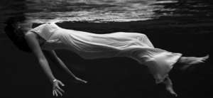 image: underwater fashion - Frissell, Toni, 1907-1988, photographer. wikimedia.org/ , Library of Congress 